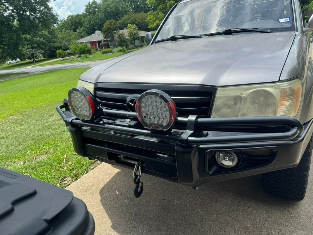 Front 3/4 angle of Land Cruiser with ARB Solis awning deployed